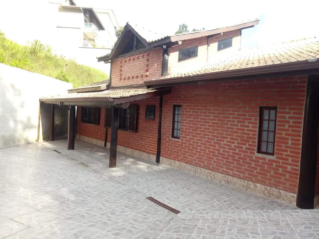 Linda Casa em Condomínio Fechado Próximo ao Centro – Estância da Serra / Mairiporã